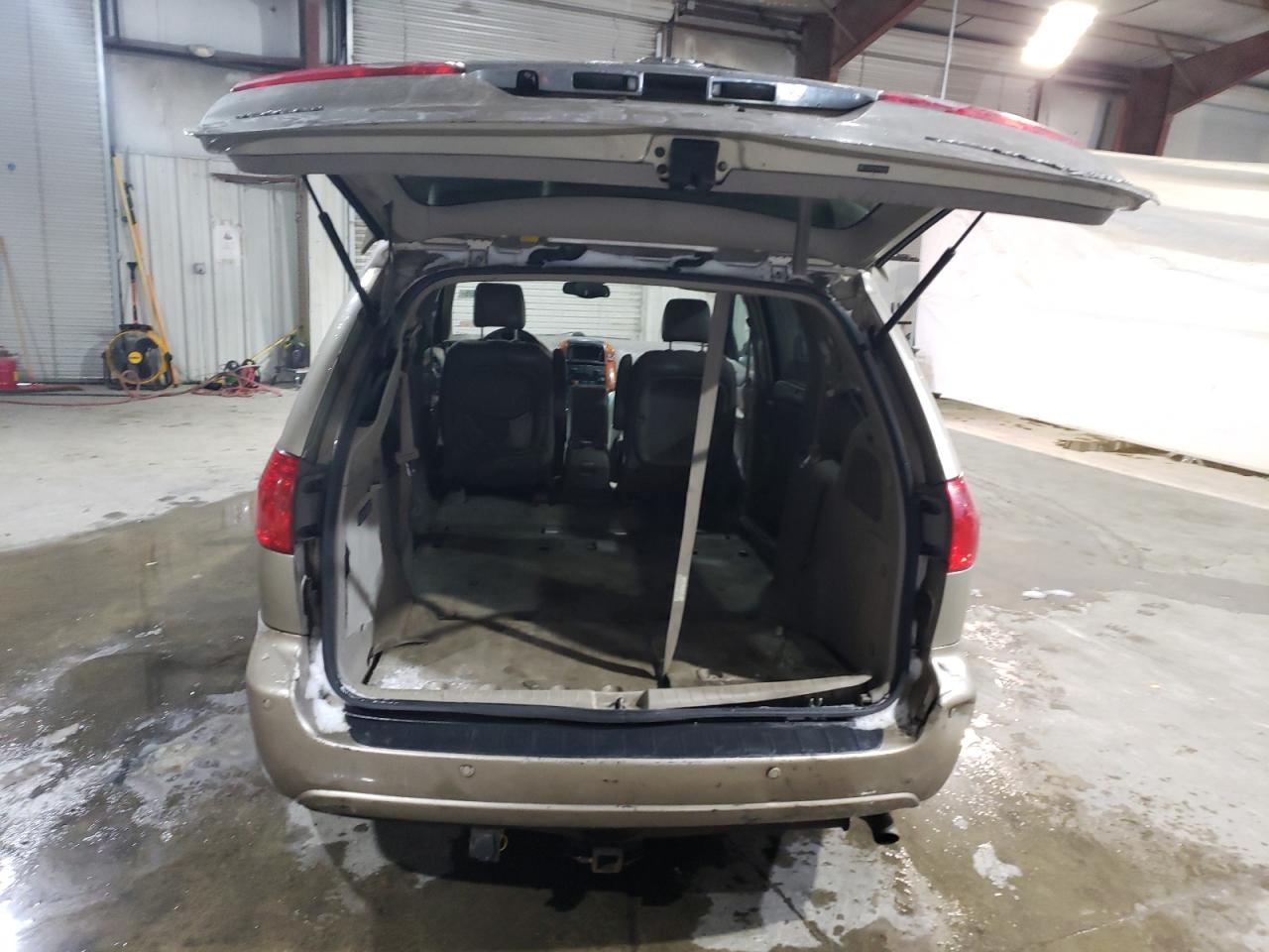 2006 Toyota Sienna - Image 6