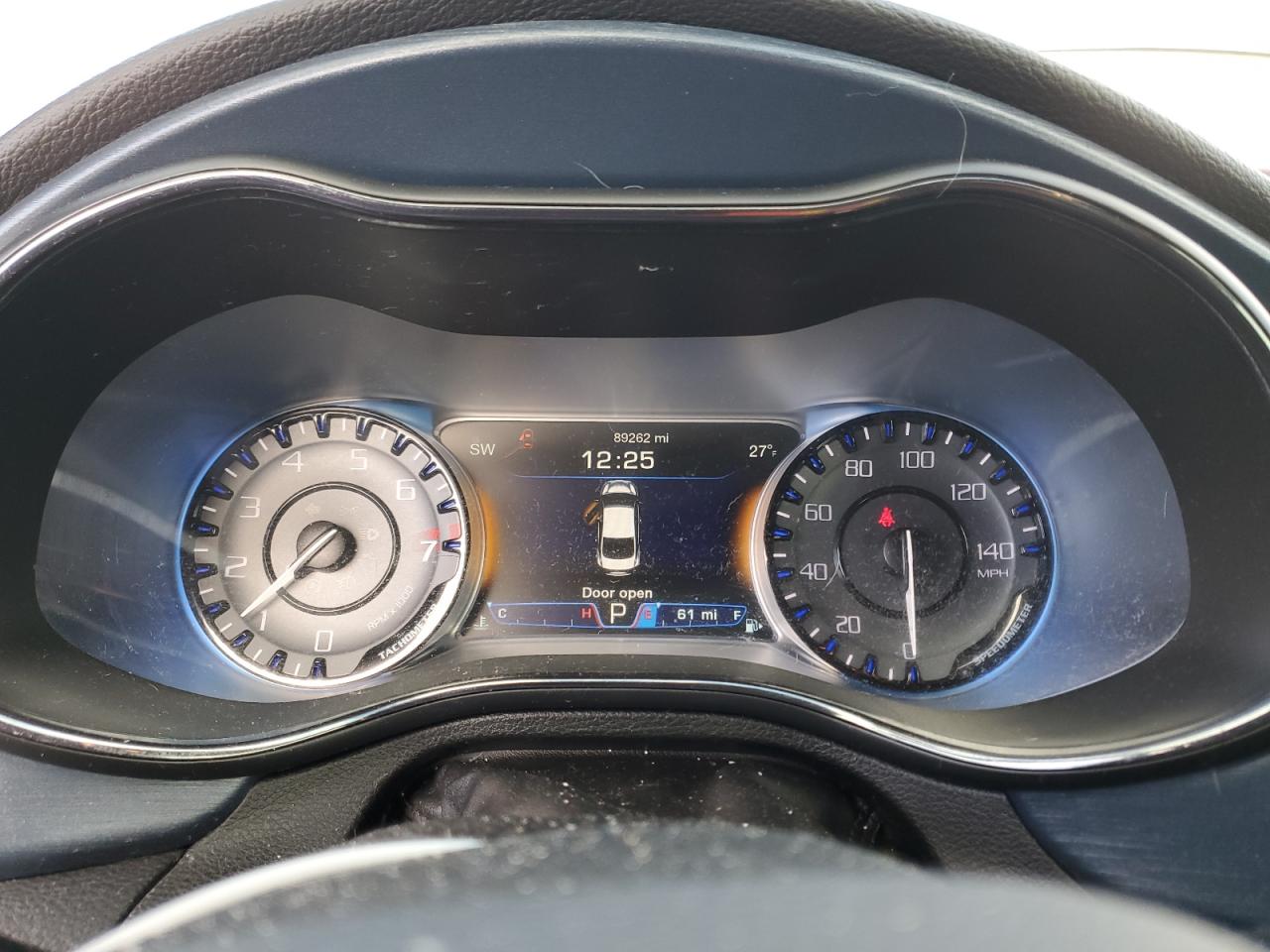 2016 Chrysler 200 - Image 9