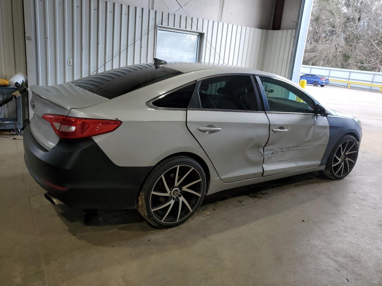 2016 Hyundai Sonata - Image 3