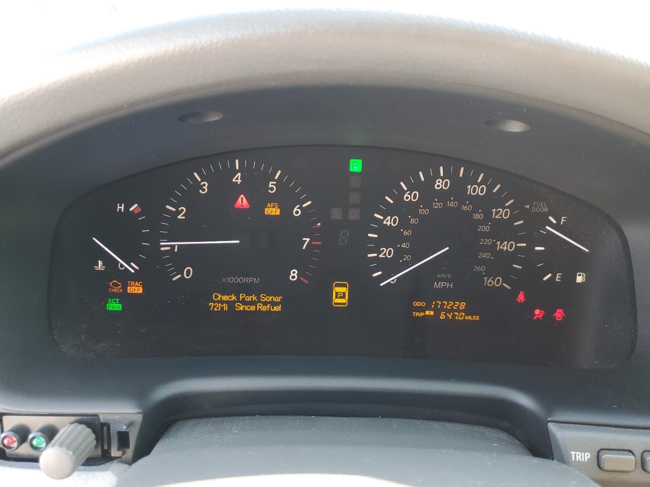 2004 Lexus LS - Image 9