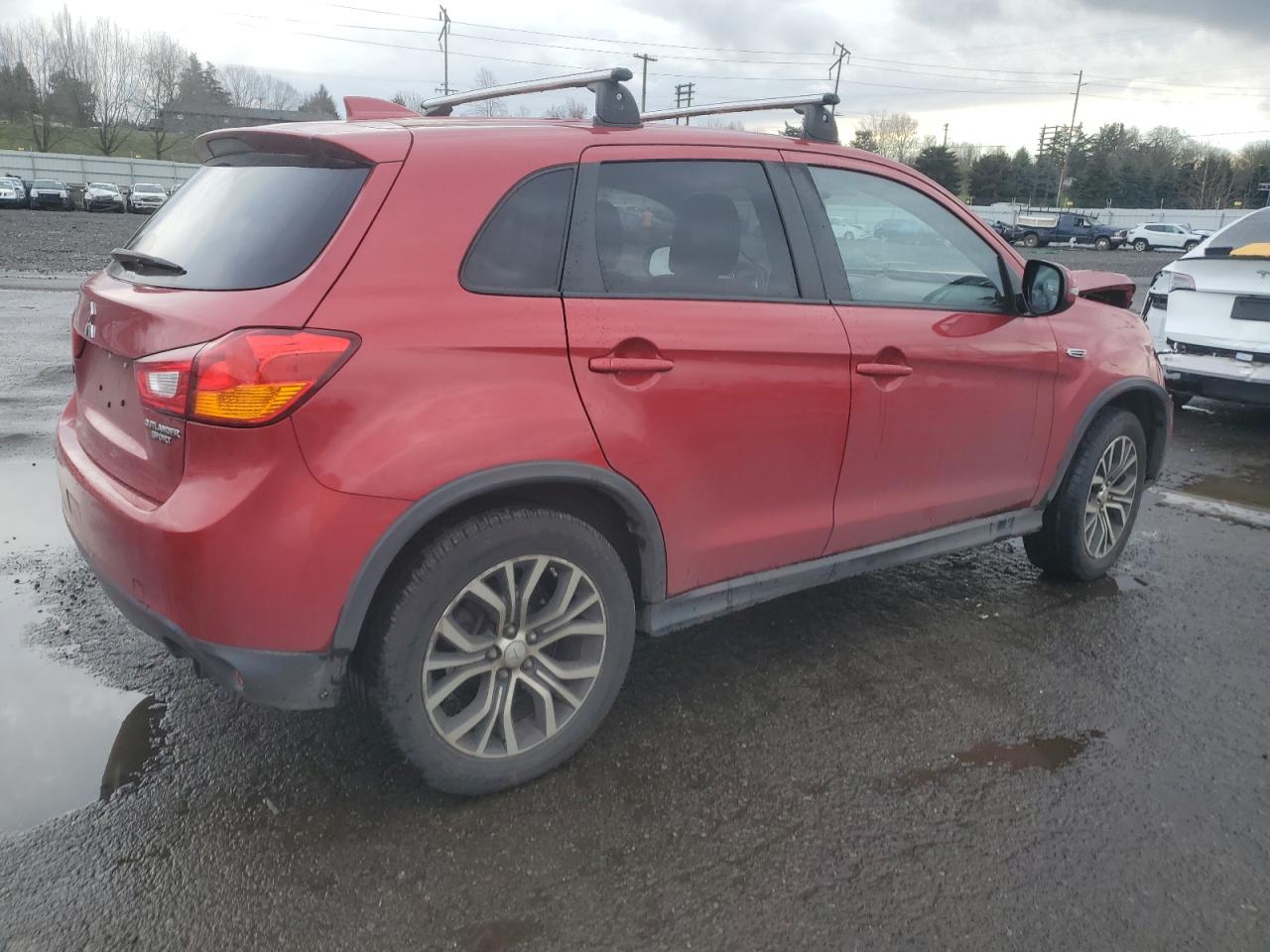 2017 Mitsubishi Outlander - Image 3