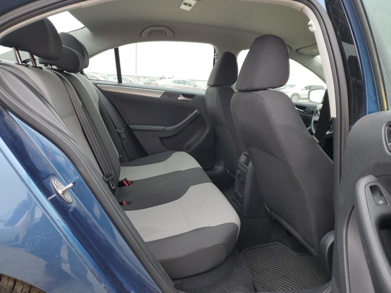 2017 Volkswagen Jetta - Image 10