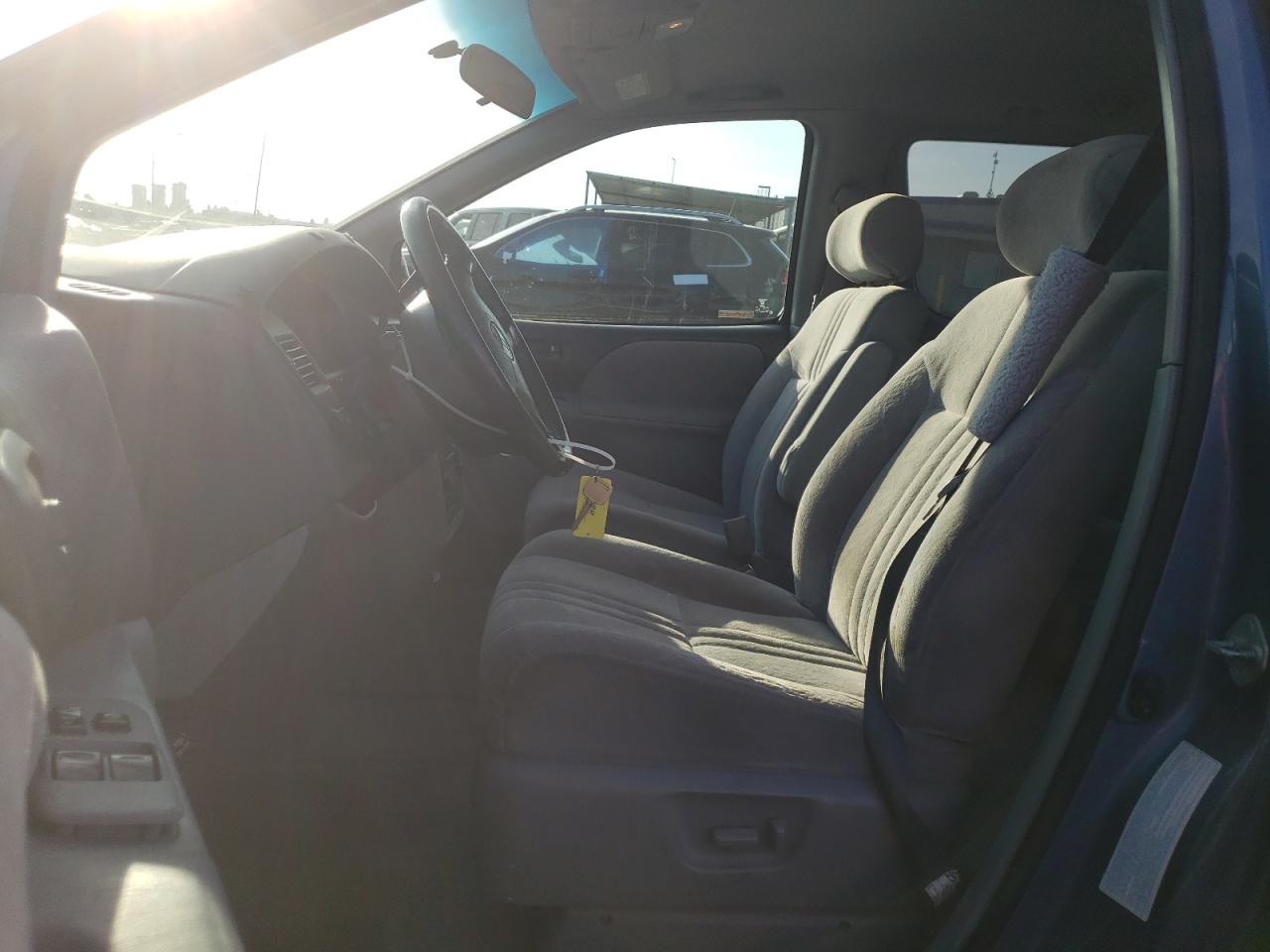 2000 Toyota Sienna - Image 7