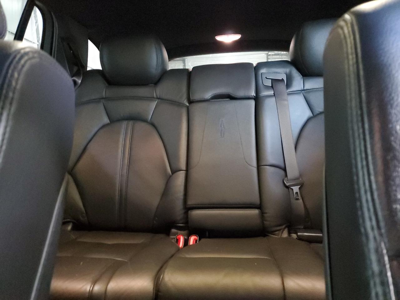 2018 Lincoln MKT - Image 10