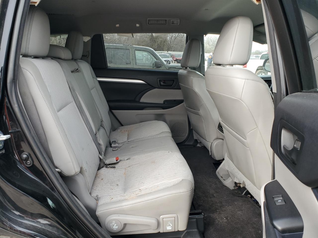 2014 Toyota Highlander - Image 11