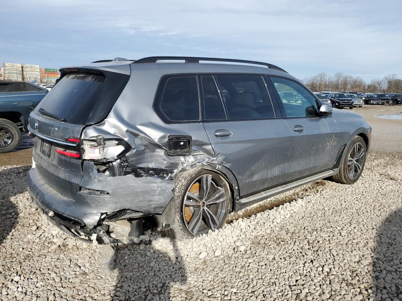 2023 BMW X7 - Image 3