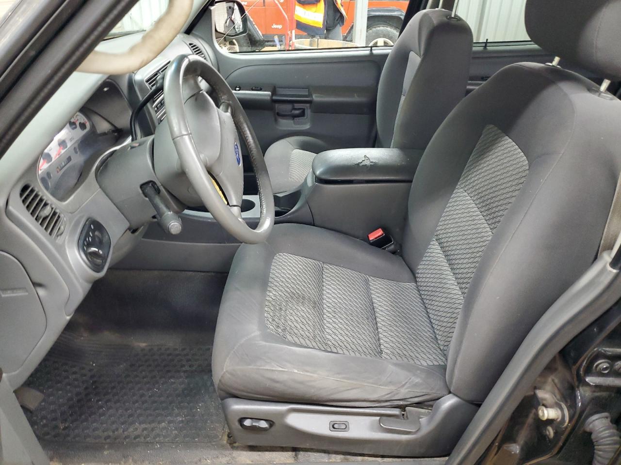 2005 Ford Explorer - Image 7