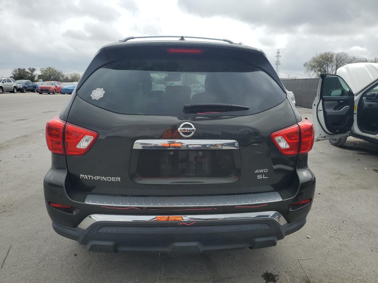 2017 Nissan Pathfinder - Image 6