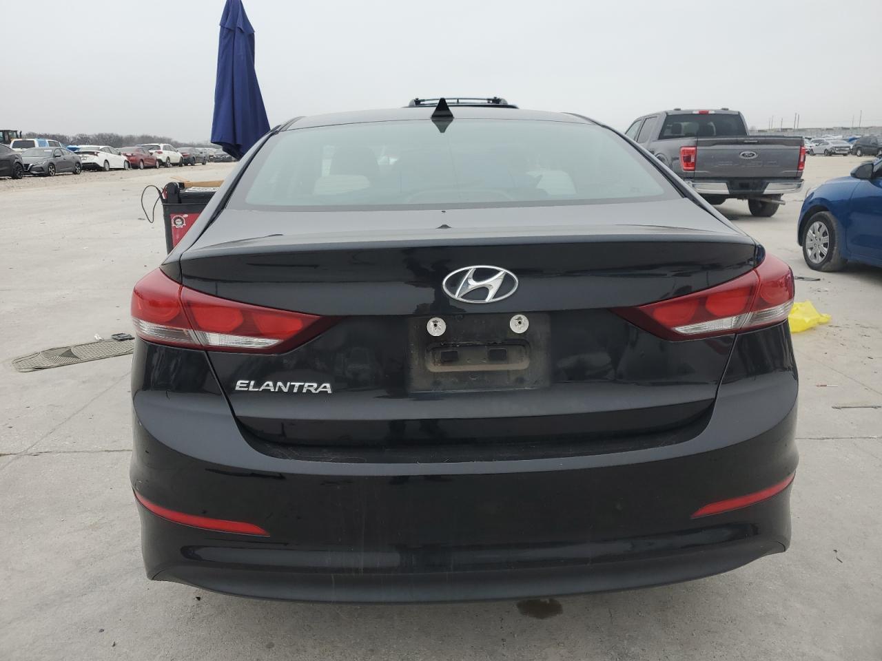 2018 Hyundai Elantra - Image 6