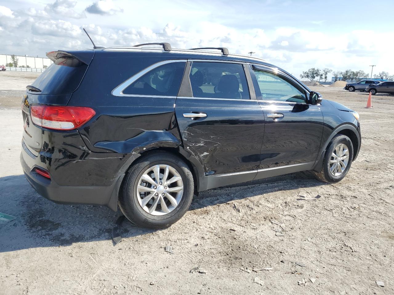 2016 Kia Sorento - Image 3