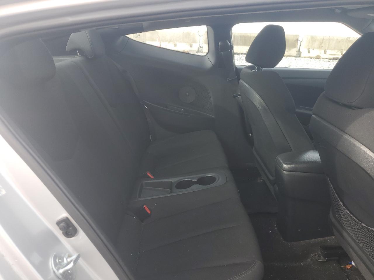 2014 Hyundai Veloster - Image 10