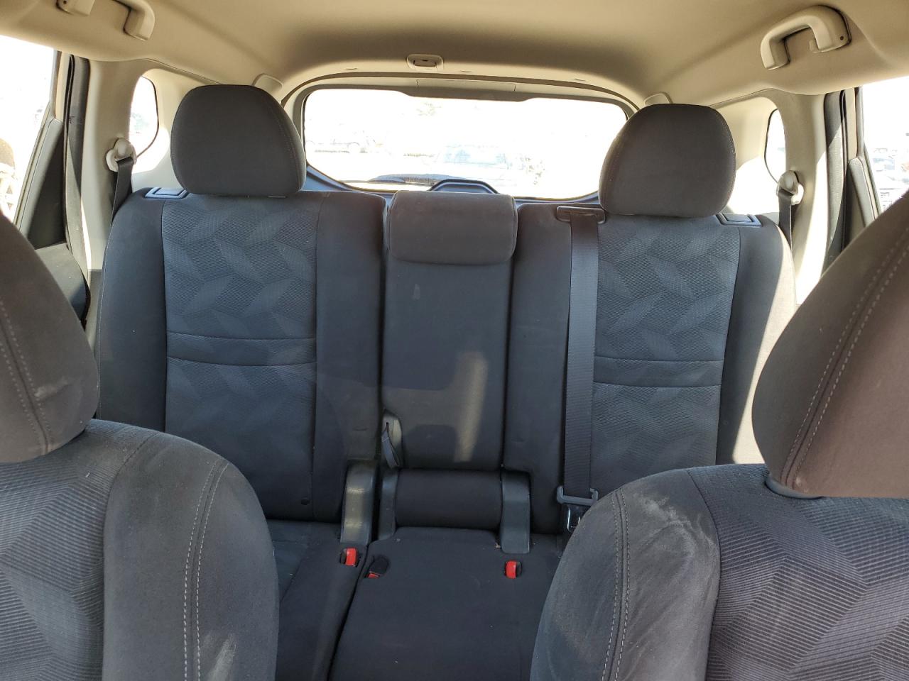 2015 Nissan Rogue - Image 10