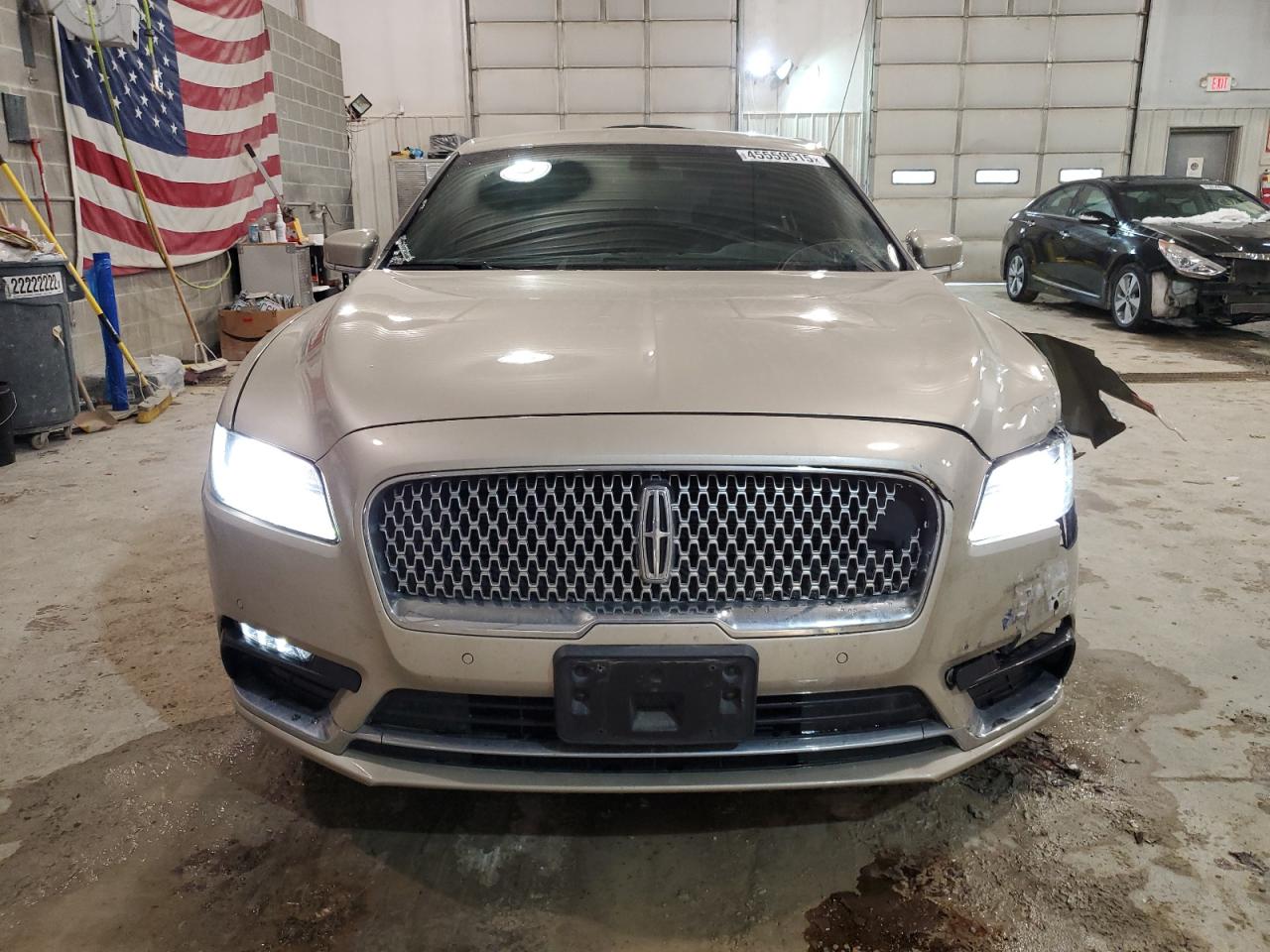 2017 Lincoln Continental - Image 5
