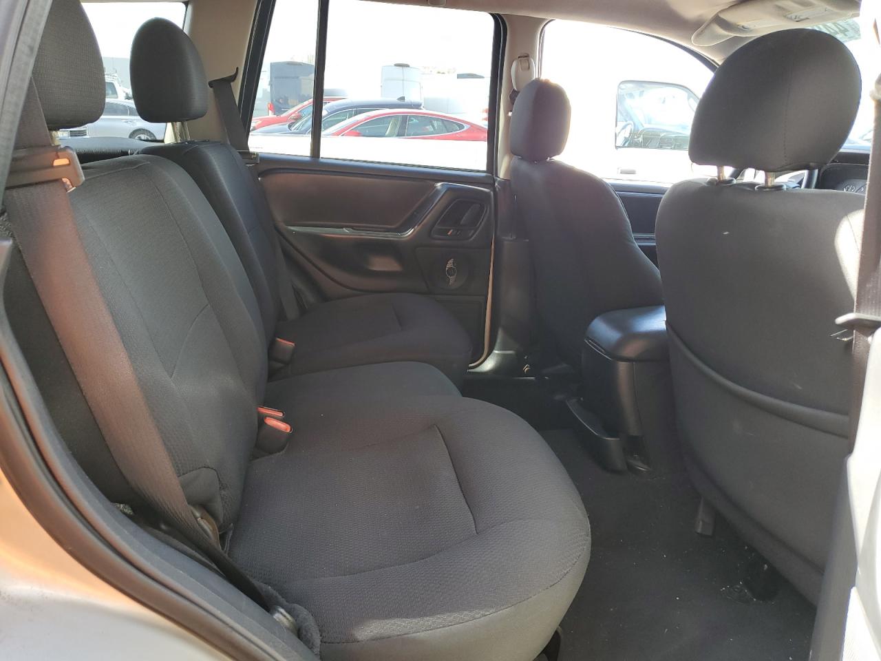 2004 Jeep Grand Cherokee - Image 10