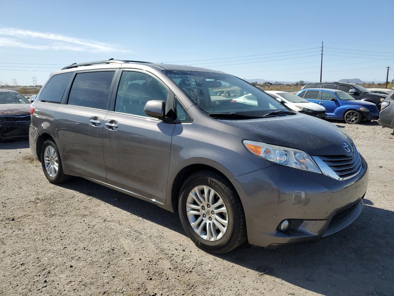 2015 Toyota Sienna - Image 4