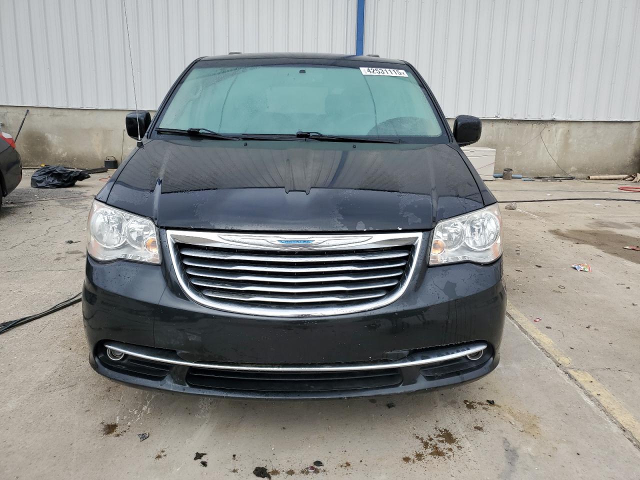 2016 Chrysler Town & Country - Image 5