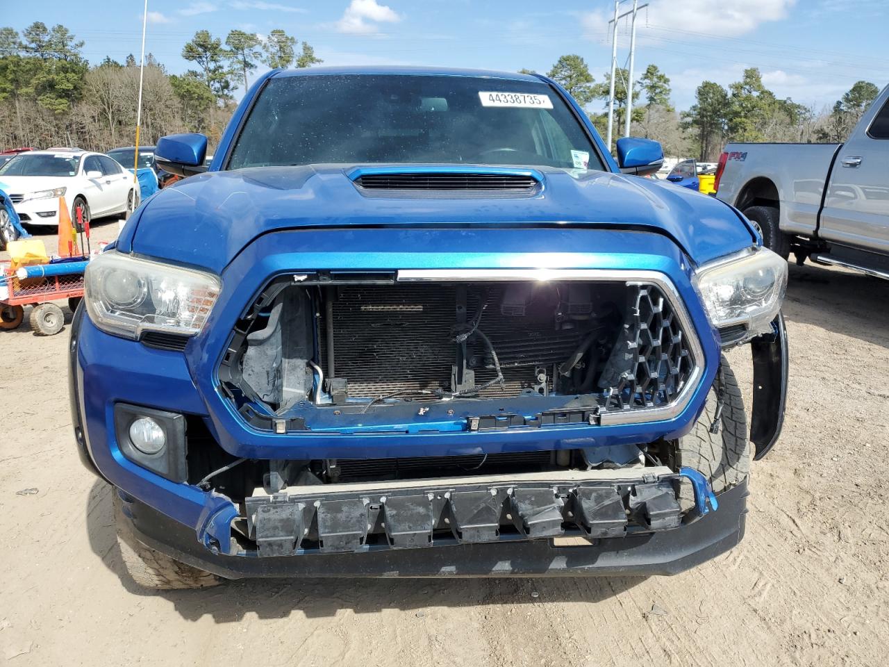 2018 Toyota Tacoma - Image 5