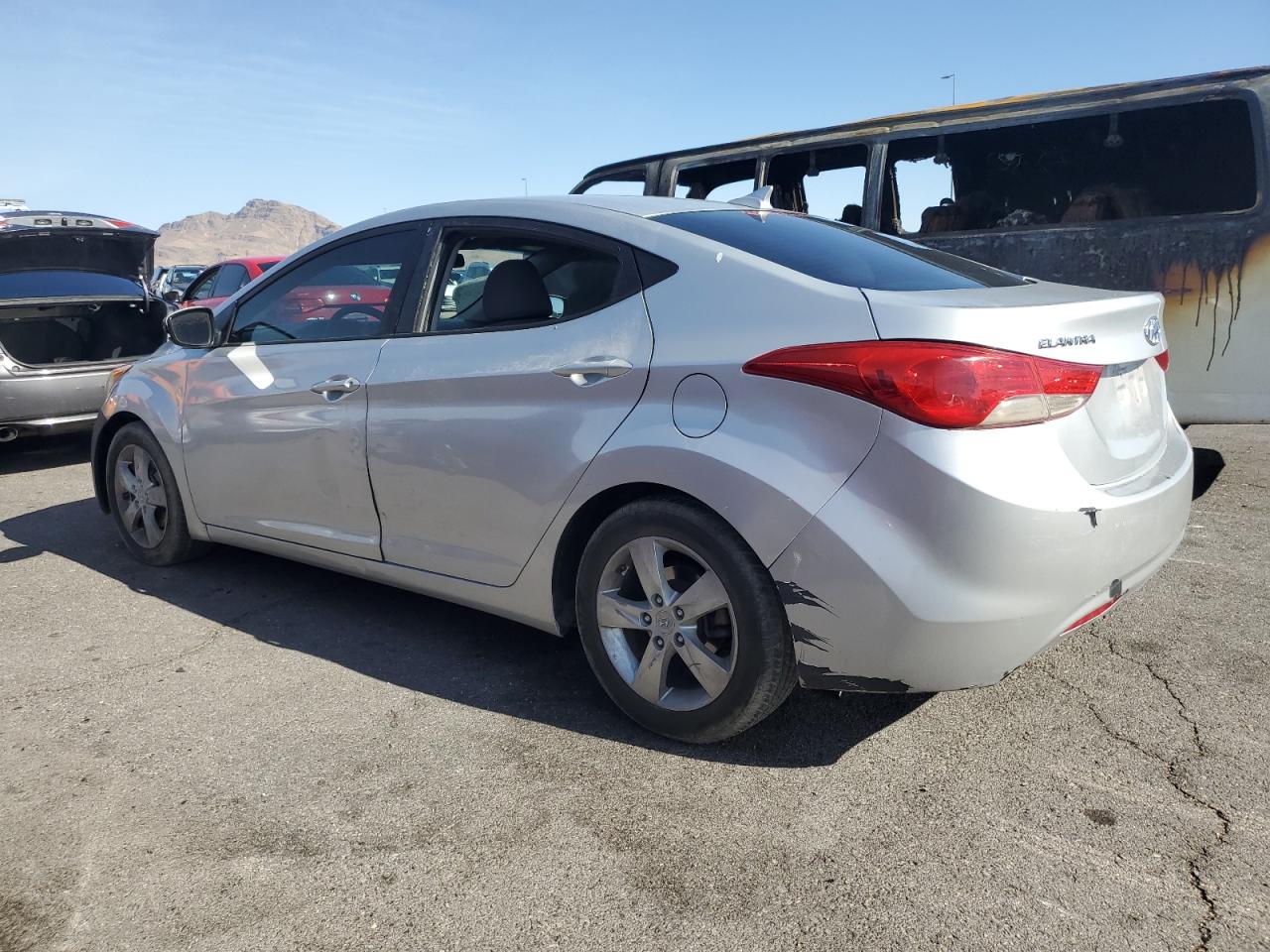 2011 Hyundai Elantra - Image 2