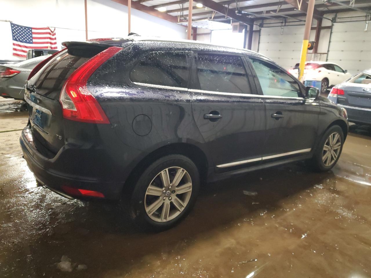 2017 Volvo XC60 - Image 3