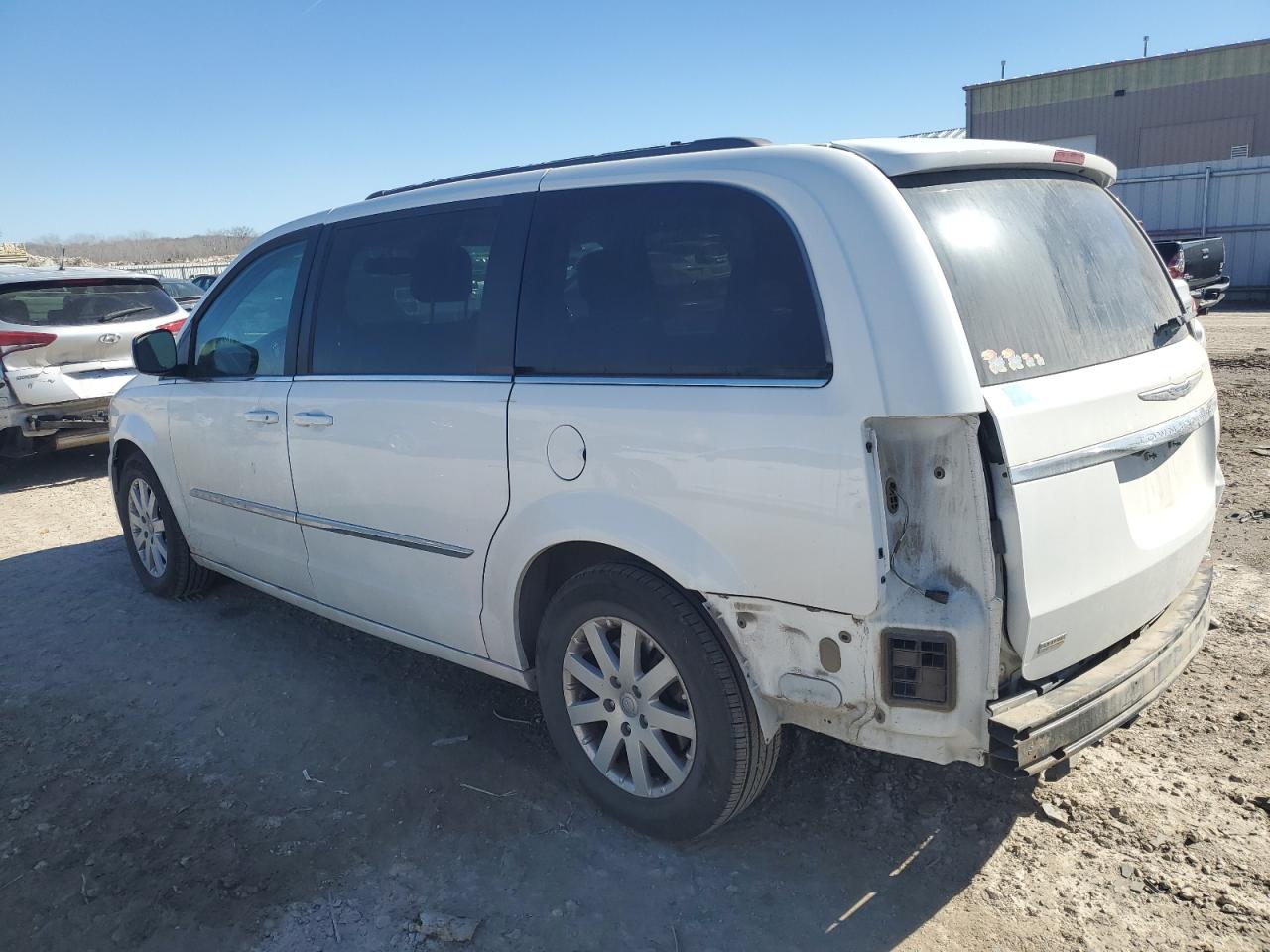 2015 Chrysler Town & Country - Image 2