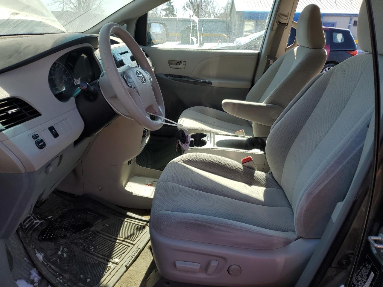 2013 Toyota Sienna - Image 7