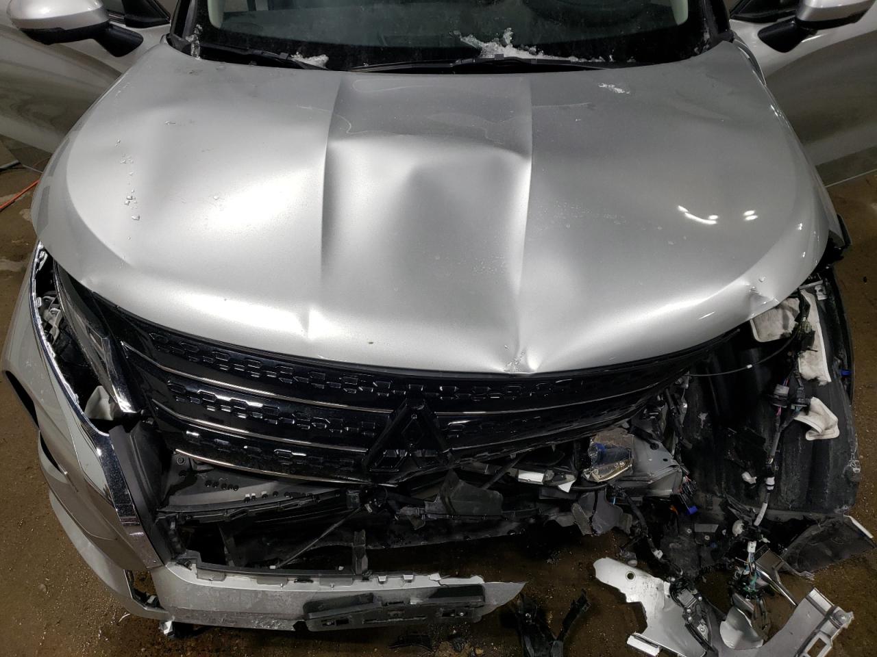 2024 Mitsubishi Outlander - Image 12