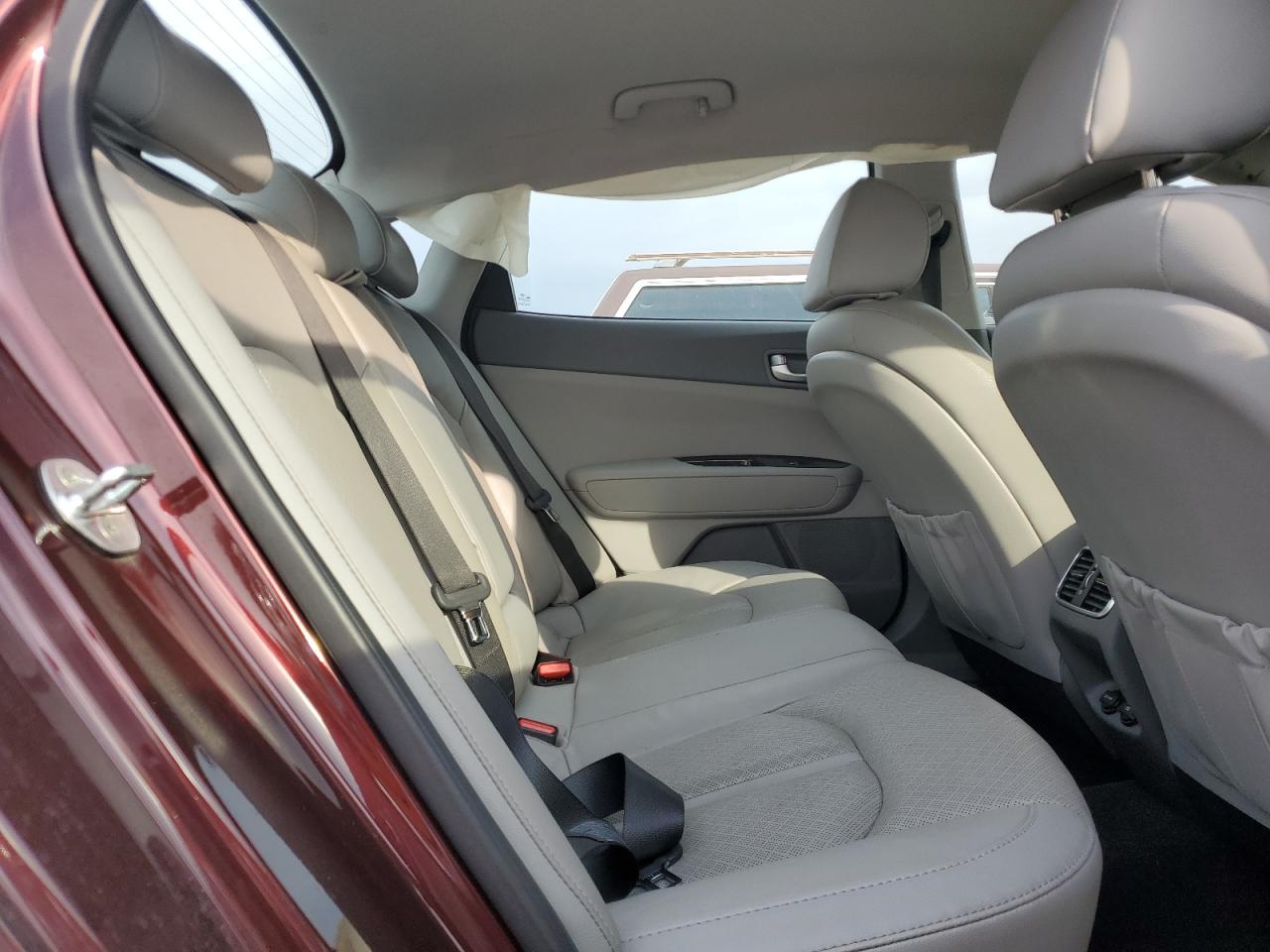 2017 Kia Optima - Image 11