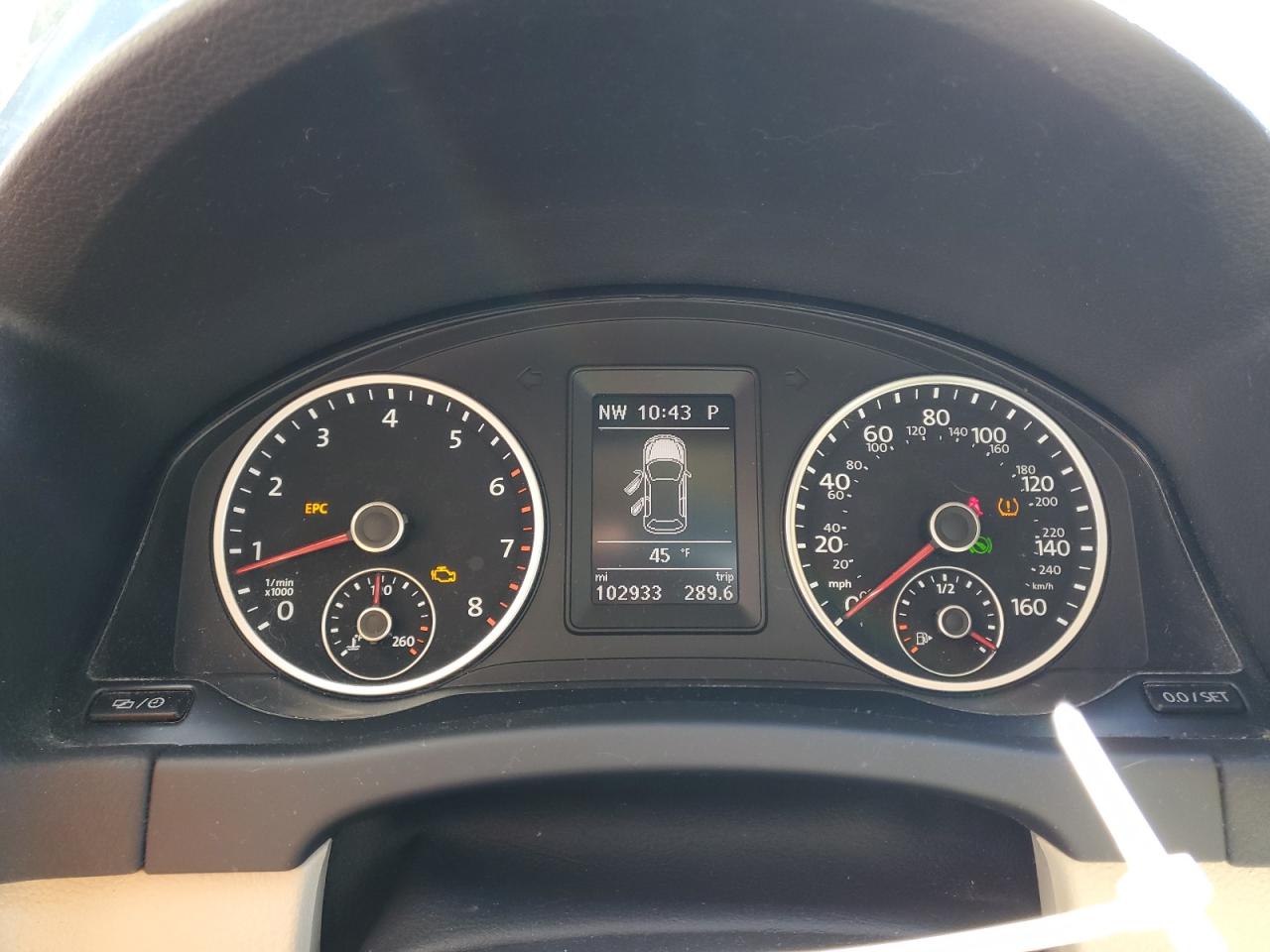 2017 Volkswagen Tiguan - Image 9