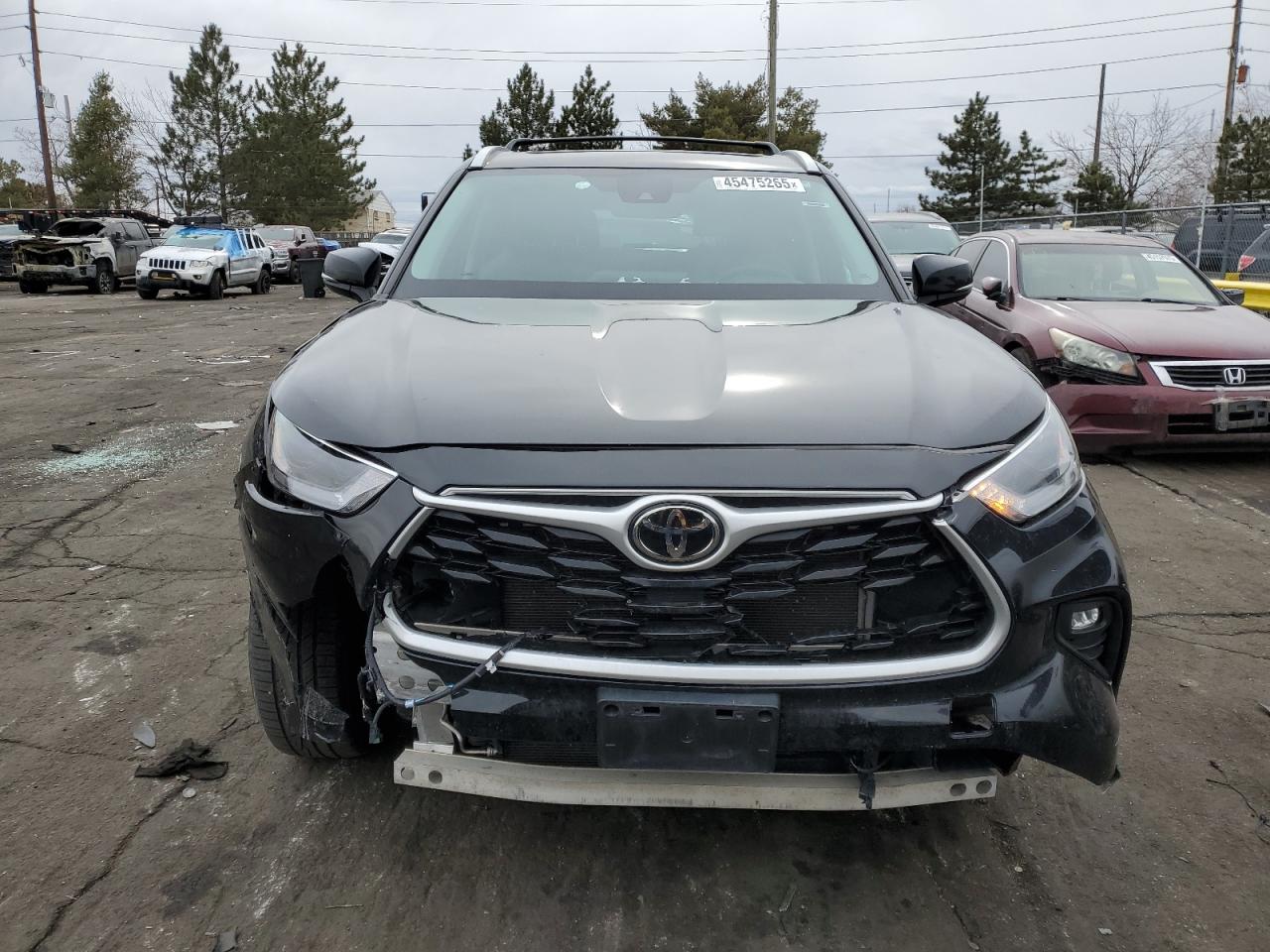 2022 Toyota Highlander - Image 5