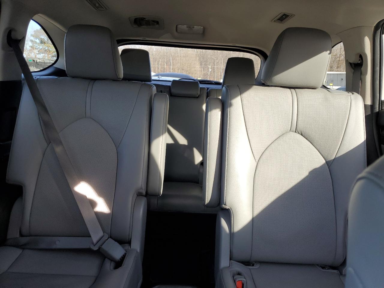 2022 Toyota Highlander - Image 10