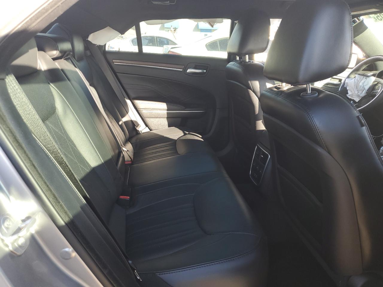 2015 Chrysler 300 - Image 11
