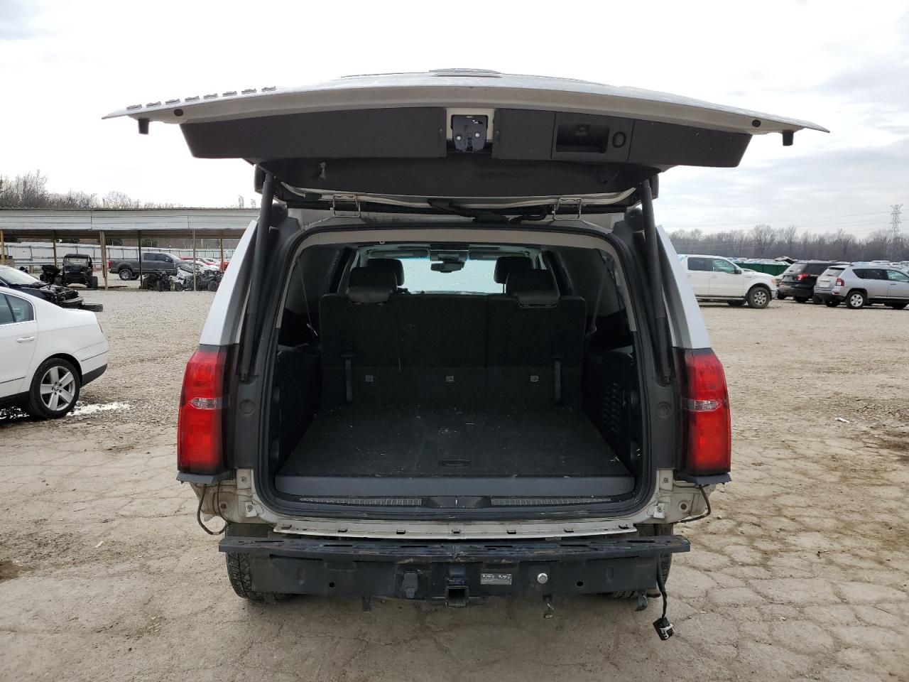 2015 Chevrolet Suburban - Image 6