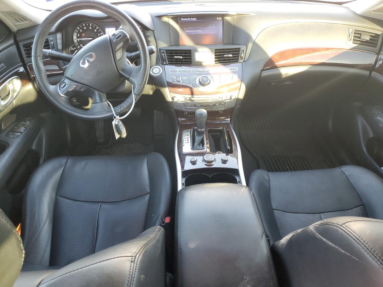 2017 Infiniti Q70 - Image 8