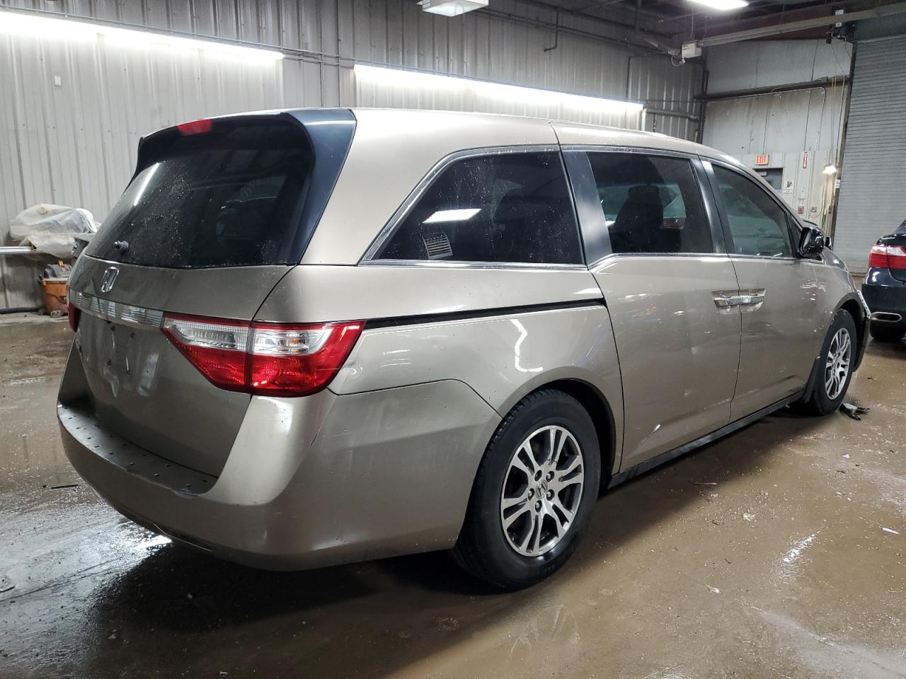 2011 Honda Odyssey - Image 3