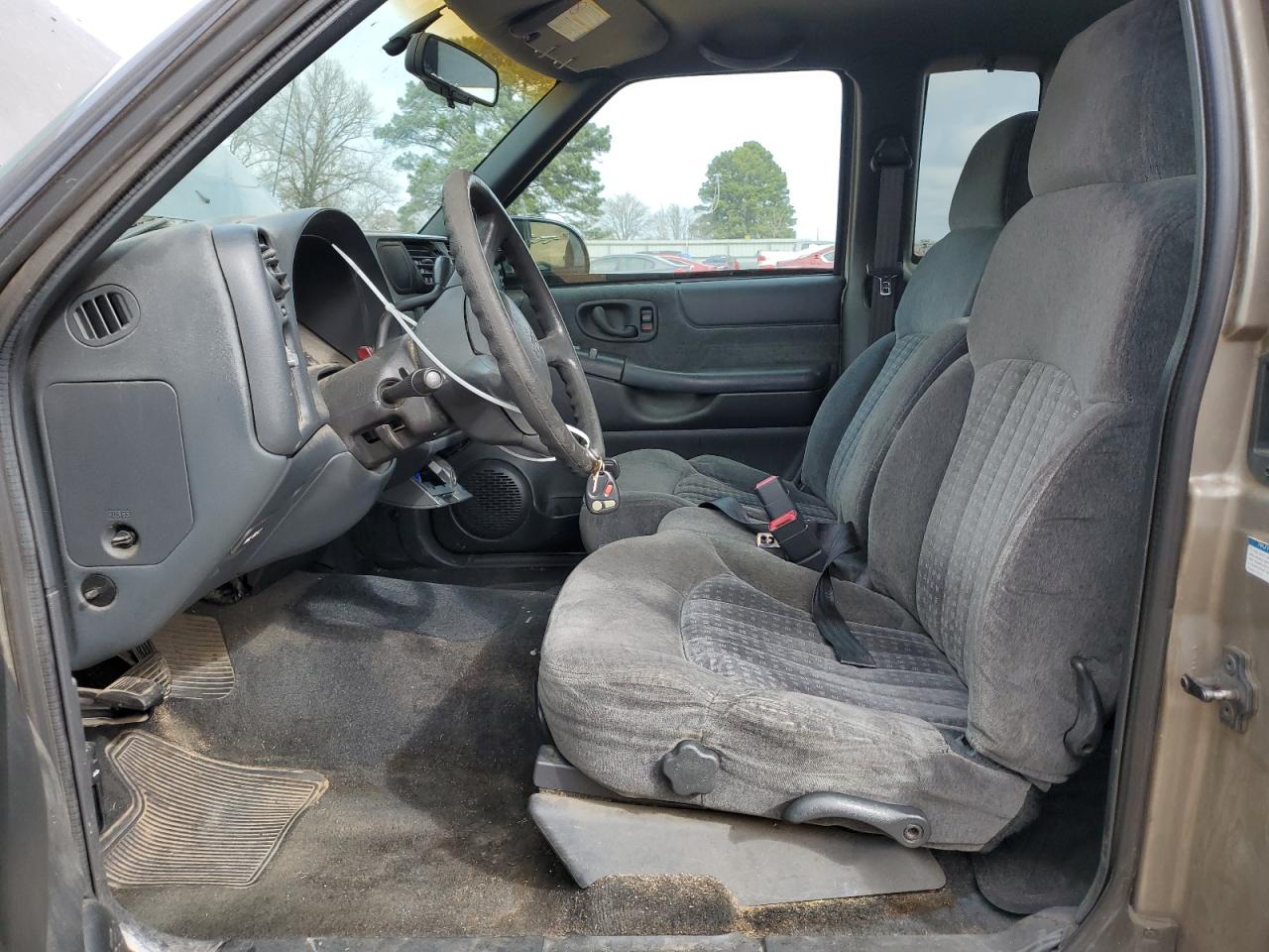 2001 Chevrolet S-10 Pickup - Image 7