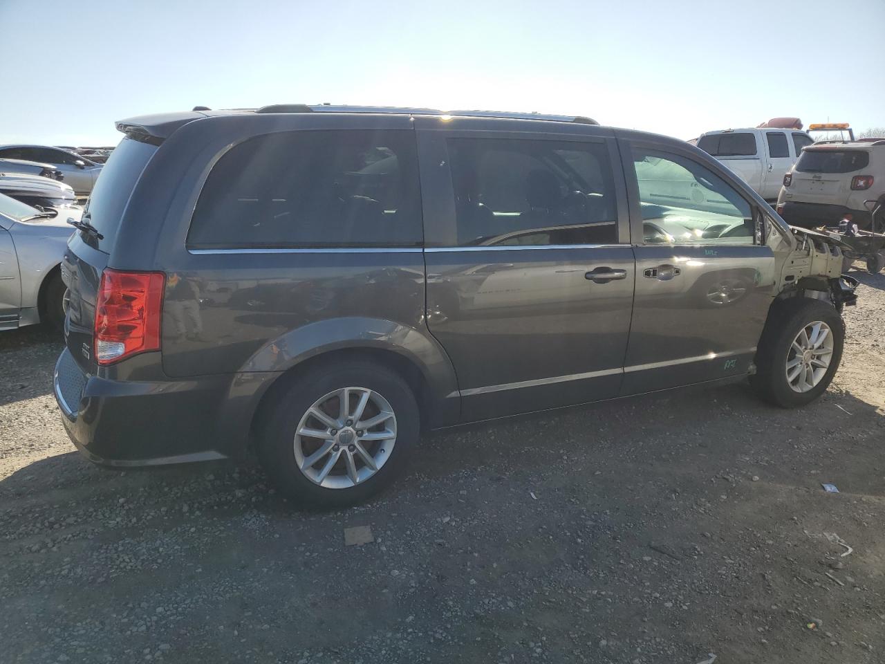2019 Dodge Caravan - Image 3