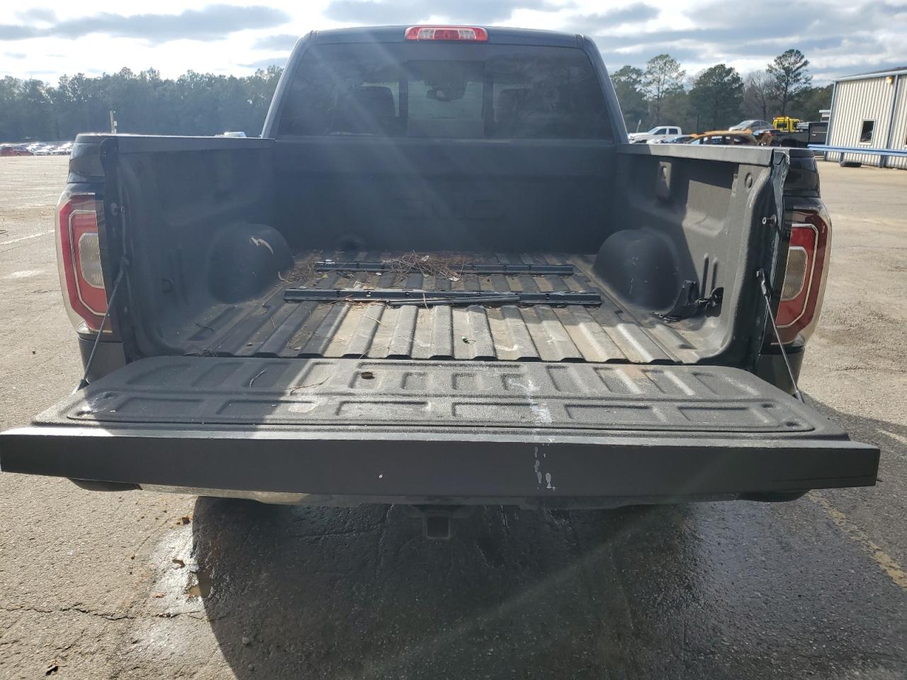 2017 GMC Sierra - Image 6