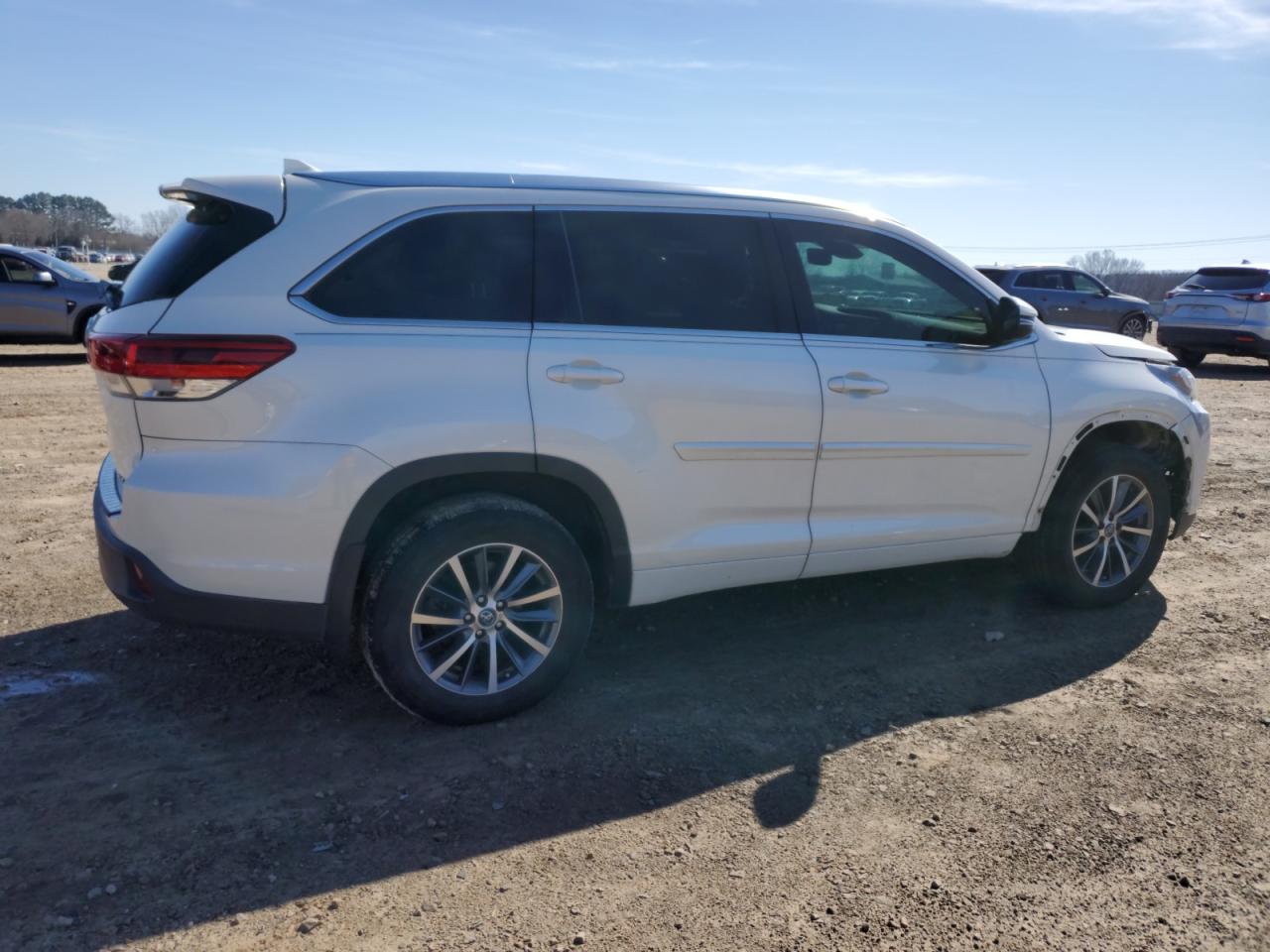 2017 Toyota Highlander - Image 3