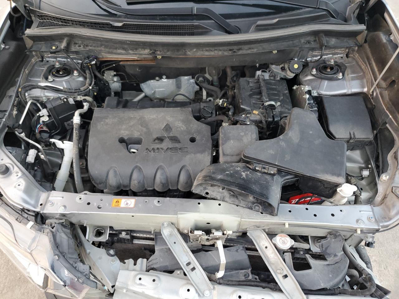2018 Mitsubishi Outlander - Image 12