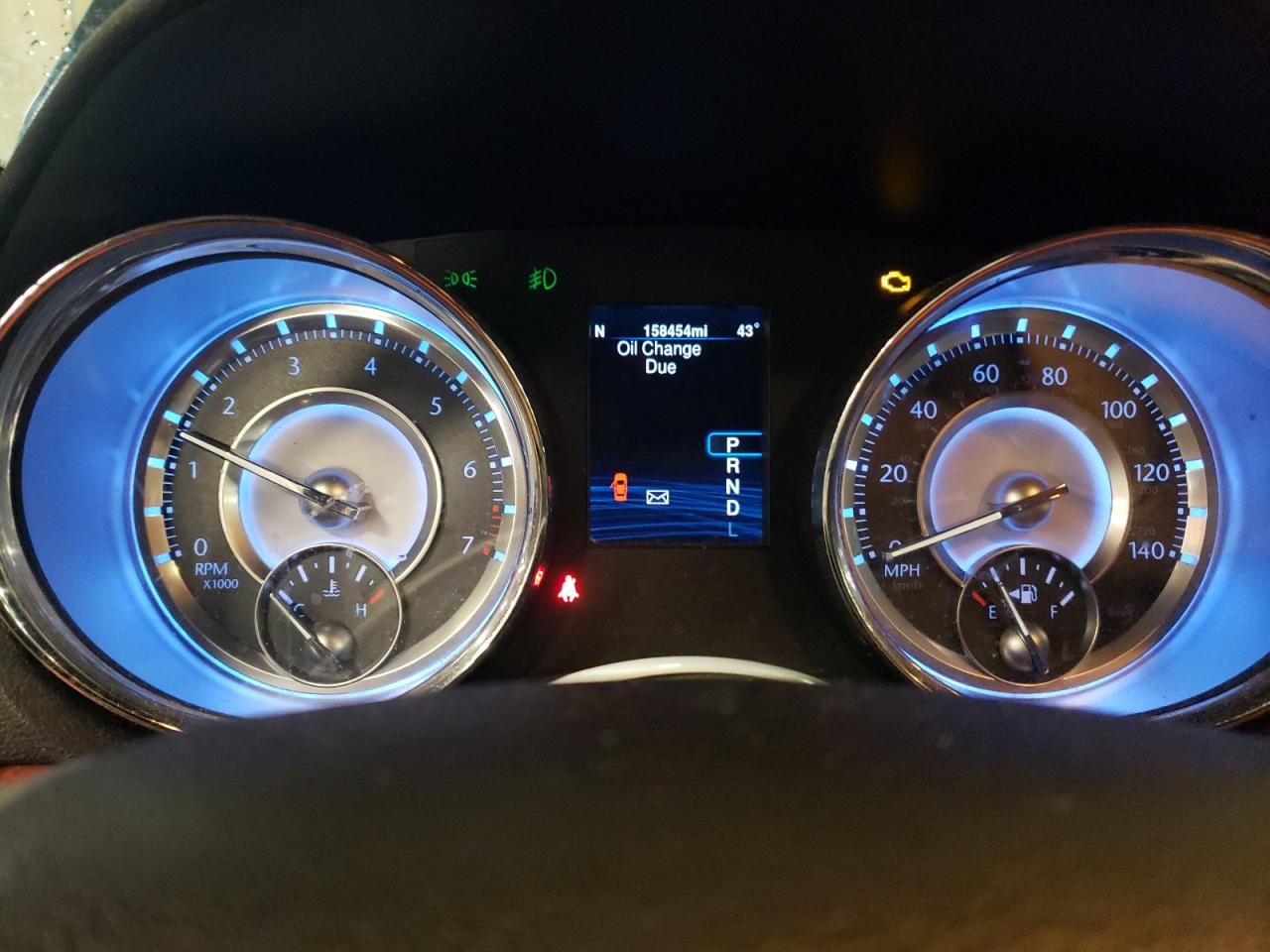 2014 Chrysler 300 - Image 9