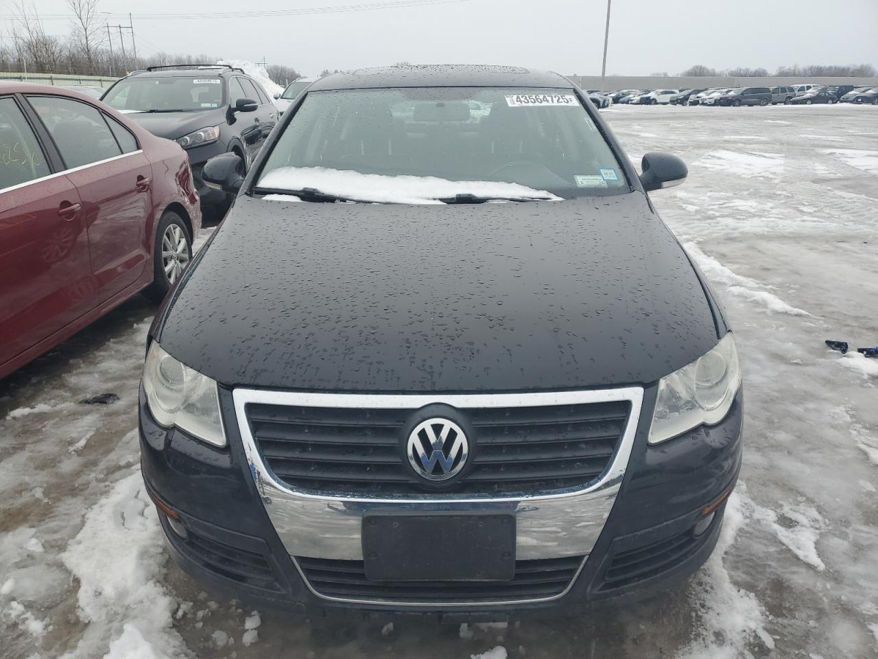 2010 Volkswagen Passat - Image 5