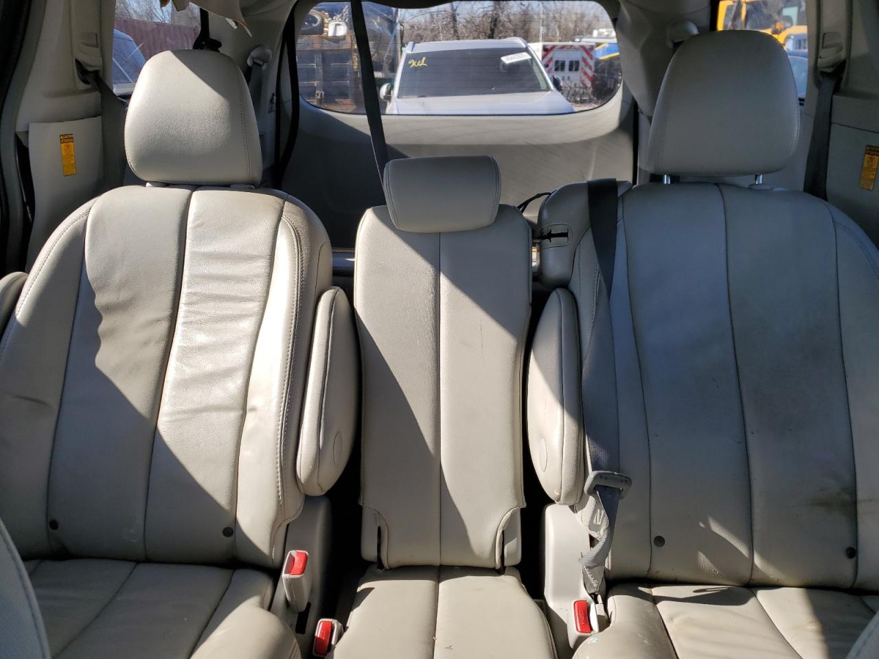 2014 Toyota Sienna - Image 10