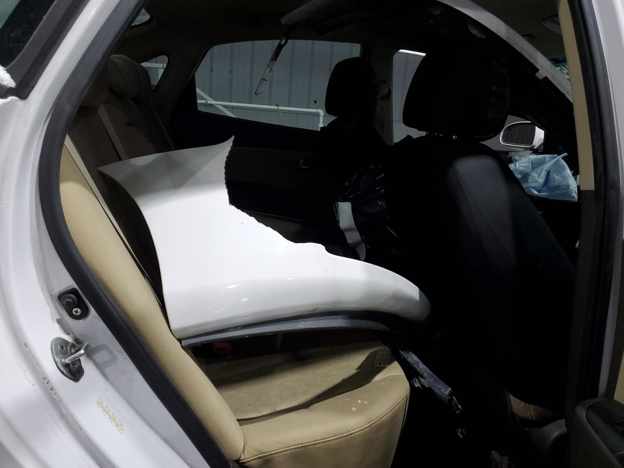2010 Hyundai Elantra - Image 10