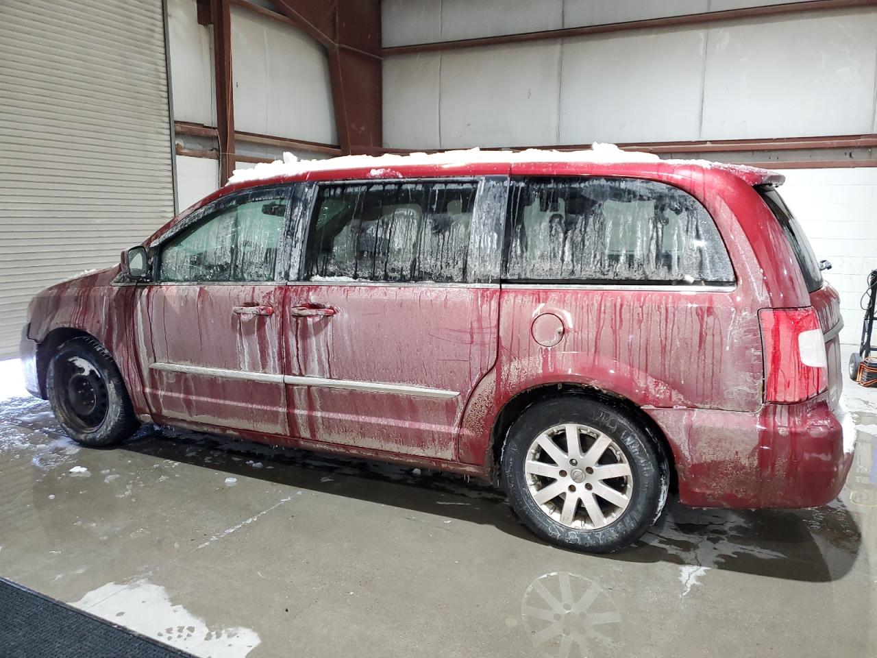 2014 Chrysler Town & Country - Image 2