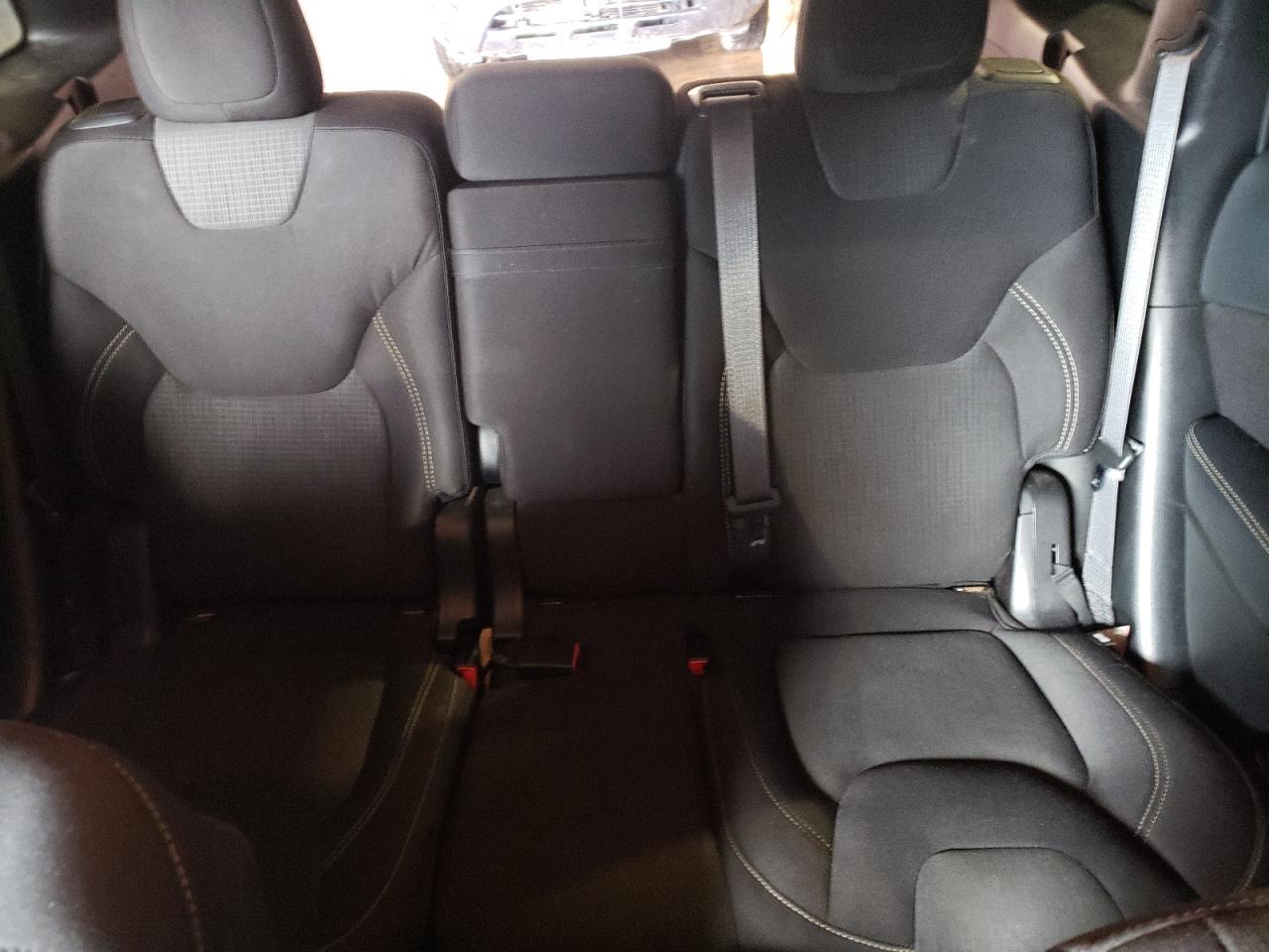 2015 Jeep Grand Cherokee - Image 10