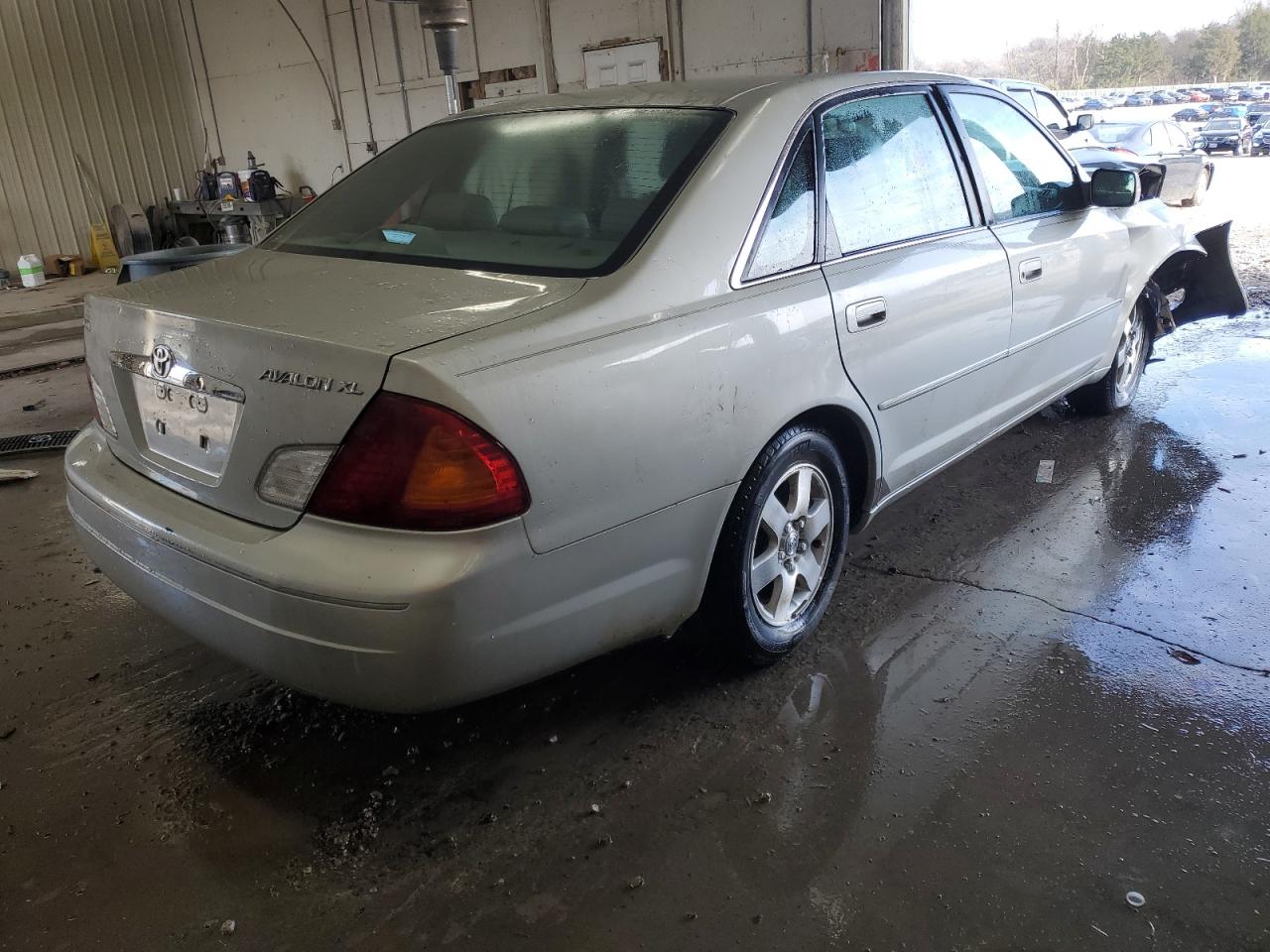 2000 Toyota Avalon - Image 3