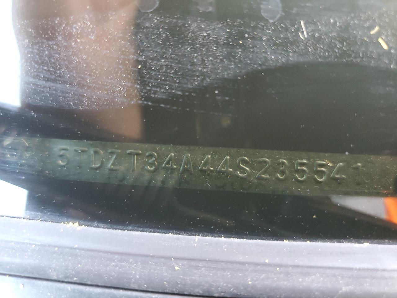 2004 Toyota Sequoia - Image 15