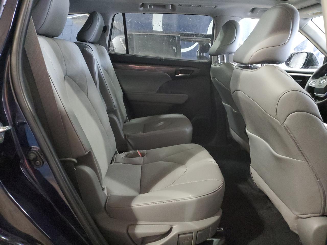 2024 Toyota Highlander - Image 11
