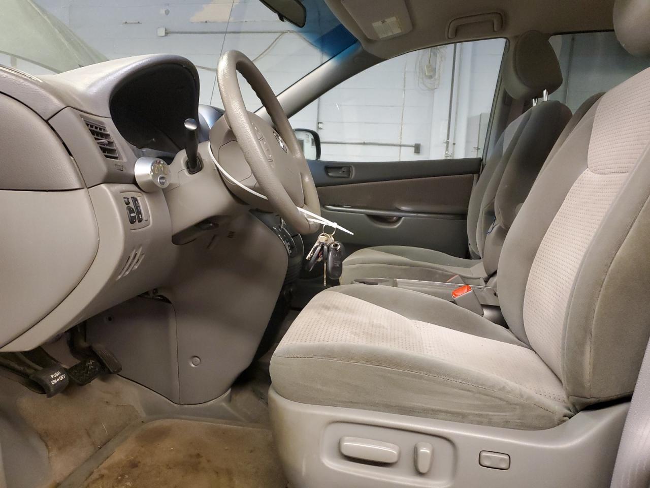 2008 Toyota Sienna - Image 7