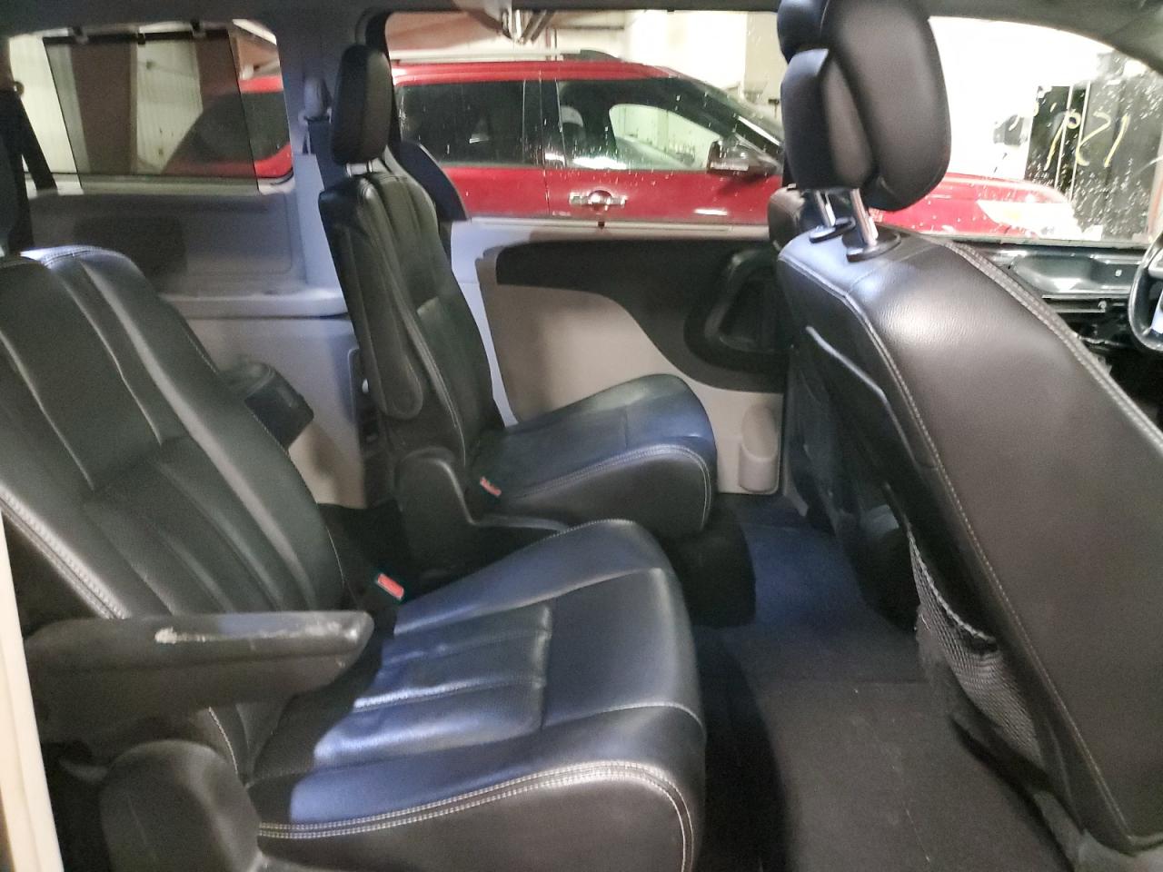 2014 Chrysler Town & Country - Image 11